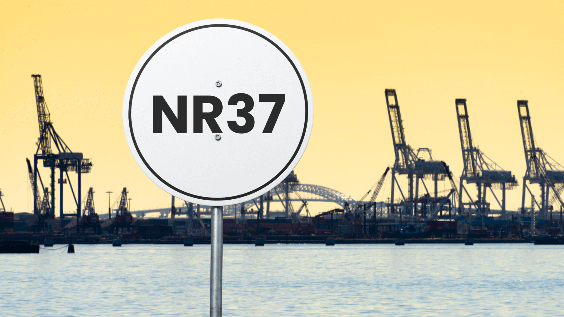 Trabalhadores equipados com EPIs realizando atividades em uma plataforma de petróleo, seguindo as diretrizes da NR-37.